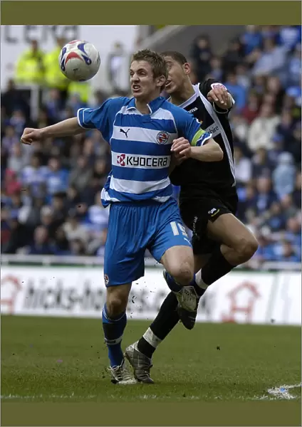 Kevin Doyle fights to control the ball
