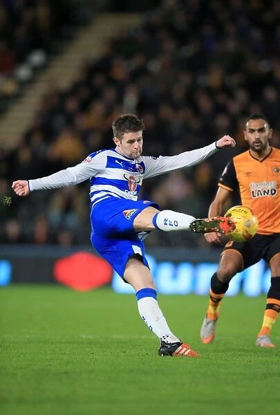 Oliver Norwood in Action: Reading FC vs Hull City, Sky Bet Championship