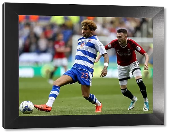 Reading vs. Fulham - Sky Bet Championship Play-Off: Intense Moment between Daniel Williams and Scott Malone