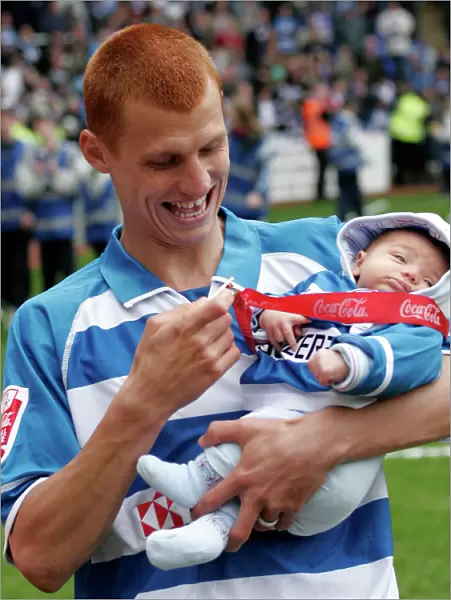 Steve Sidwell shows his baby son his new medal