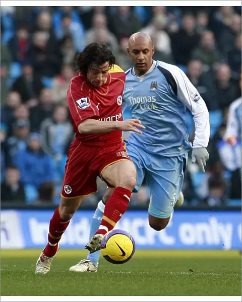 Stephen Hunt pursued by Manchester Citys Ousmane Dabo