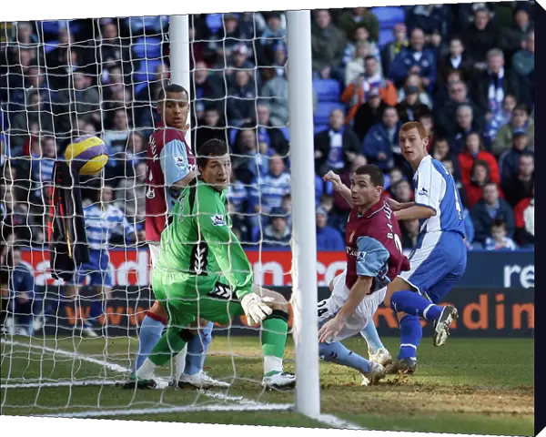 Steve Sidwell heads in after 16 mintues to make it 1-0 against Aston Villa