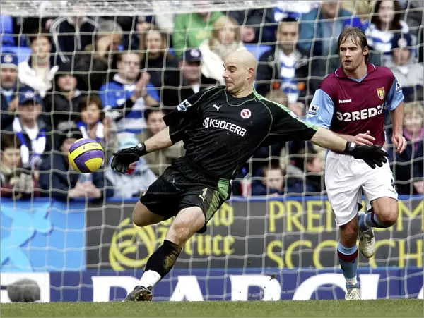 Marcus Hahnemann clears his lines