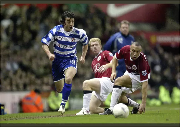 Stephen Hunt leaves Paul Scholes and Mikael Silvestre on the floor as he tears down the wing