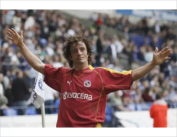 Stephen Hunt celebrates heading a goal in the 92nd minute at Bolton Wanderers
