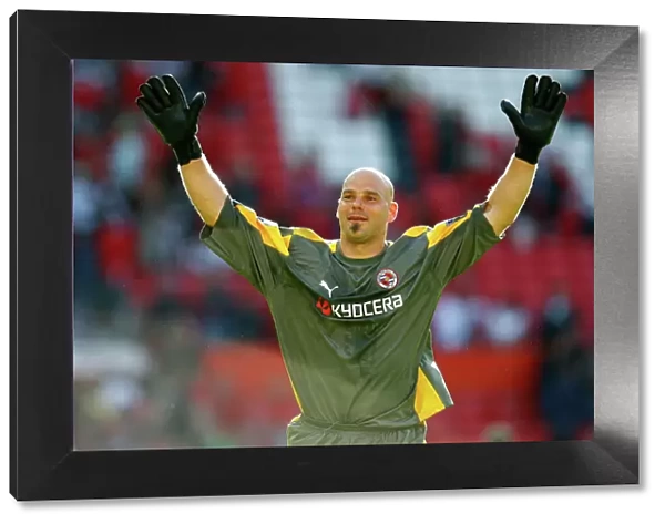 Marcus Hahnemann's Pride: The 0-0 Stalemate Against Manchester United at Old Trafford (August 12, 2007) - Reading FC's Goalkeeper's Triumphant Moment with Fans