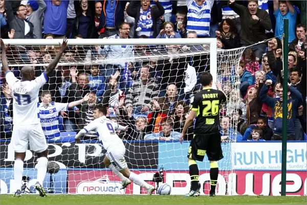 Adam Le Fondre Scores First: Reading's Thrilling Goal vs. Leeds United in the Npower Championship at Madjeski Stadium