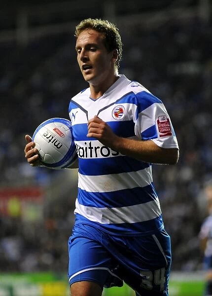 Brian Howard in Action: Reading FC vs. Leicester City - Championship Showdown at Madejski Stadium