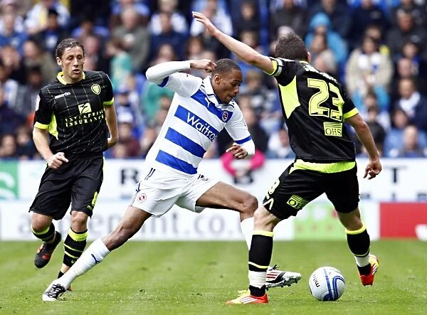 Jimmy Kebe in the Thick of the Action: Reading vs. Leeds United, Npower Championship