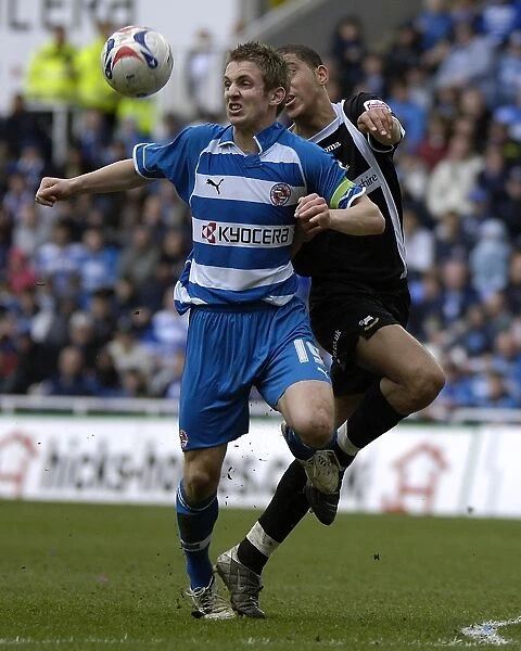 Kevin Doyle fights to control the ball