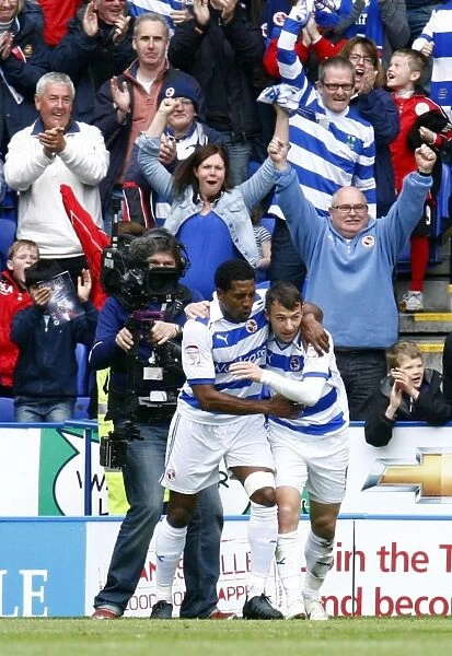 Le Fondre's Goal and Leigertwood's Celebration: Reading's Thrilling Moment Against Leeds United in the Championship