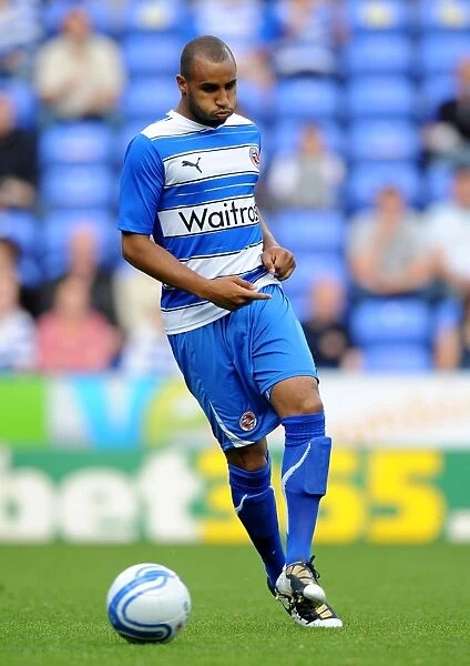 Marcus Williams in Action: Reading FC vs. Wolverhampton Wanderers - Intense Moment on the Pitch