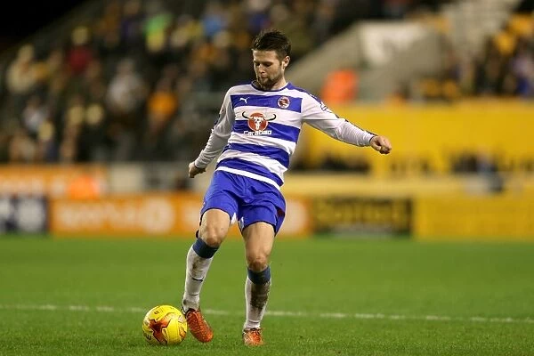 Molineux Showdown: Oliver Norwood in Action for Reading against Wolverhampton Wanderers (Sky Bet Championship)
