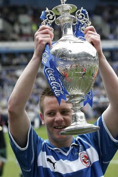 Nicky Shorey and trophy