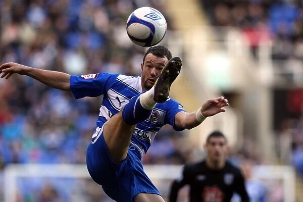 Noel Hunt in Action: FA Cup Third Round Clash between Reading and West Bromwich Albion at Madjeski Stadium