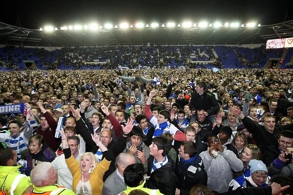 Reading FC: Unforgettable Championship Victory - Fans Invade Madejski Stadium Pitch (17-04-2012)