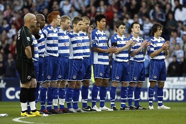 Reading players show their respect for Alan Ball before the Newcastle game