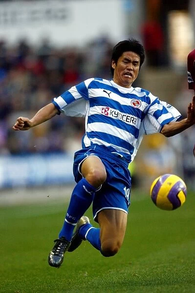 Seol Ki-Hyeon in Action: Reading FC vs. Bolton Wanderers, FA Barclays Premiership, 2nd December 2006
