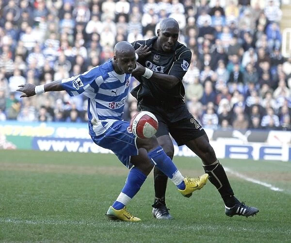 Sol Campbell holds onto Leroy Lita