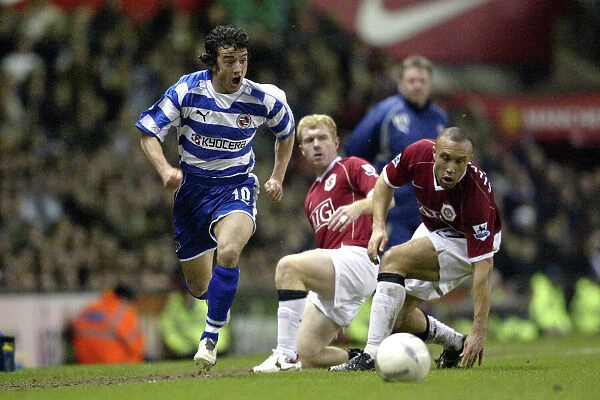 Stephen Hunt leaves Paul Scholes and Mikael Silvestre on the floor as he tears down the wing