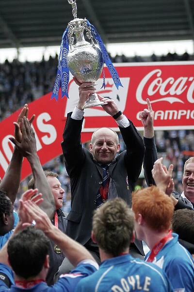 Steve Coppell lifts the trophy