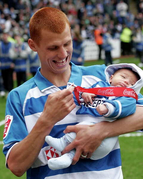 Steve Sidwell shows his baby son his new medal