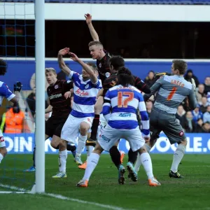 Sky Bet Championship Poster Print Collection: Sky Bet Championship : Queens Park Rangers v Reading