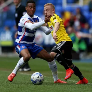 Sky Bet Championship Photographic Print Collection: Reading v Brentford