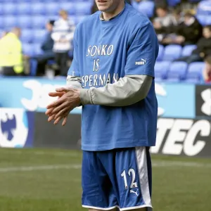 Dave Kitson shows his support for injured team mate Ibrahima Sonko