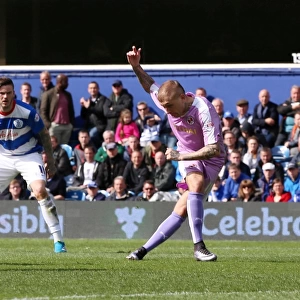 Sky Bet Championship Photographic Print Collection: Queens Park Rangers v Reading