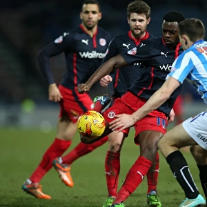 Hope Akpan's Determined Shot: Reading FC vs. Huddersfield Town in Sky Bet Championship