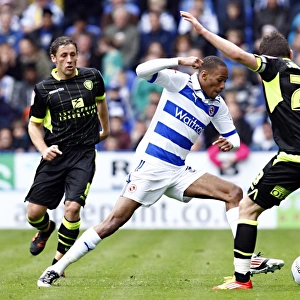 Jimmy Kebe in the Thick of the Action: Reading vs. Leeds United, Npower Championship
