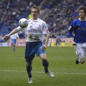 Kevin Doyle controls the ball