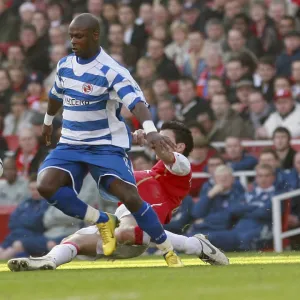 Leroy Lita evades a sliding Cesc Fabregas