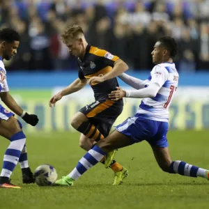 Sky Bet Championship Photographic Print Collection: Reading v Newcastle United