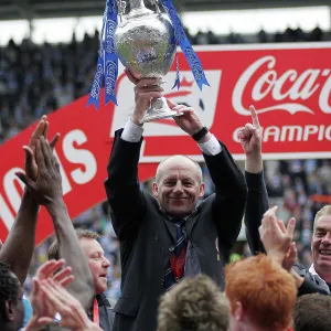 Steve Coppell lifts the trophy