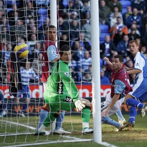 Steve Sidwell heads in after 16 mintues to make it 1-0 against Aston Villa