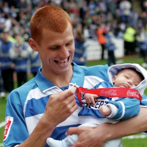 Steve Sidwell shows his baby son his new medal