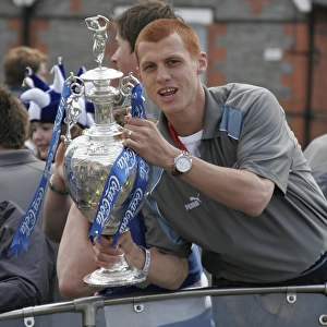Steve Sidwell shows off the trophy from the tour bus