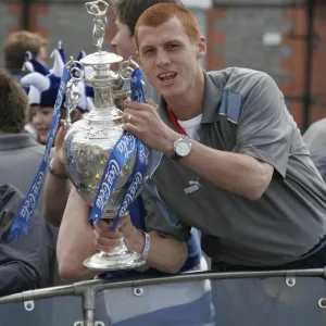 Steve Sidwell shows off the trophy from the tour bus