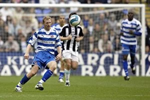 Images Dated 27th October 2007: Barclays Premiership Clash: Reading vs. Newcastle United (October 27, 2007)