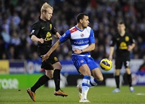 Images Dated 17th November 2012: Battle for the Ball: Hal Robson-Kanu vs. Steven Naismith - Reading vs. Everton (17-11-2012)