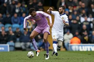 Leeds United v Reading Collection: Battle for the Ball: Hector vs. Antenucci in the Intense Championship Clash between Leeds United