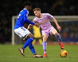 Ipswich Town v Reading Collection: Battle for the Ball: Maitland-Niles vs. Quinn - Ipswich Town vs. Reading Championship Clash