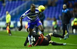 Images Dated 3rd December 2015: Battle for the Ball: Perch vs. Ola John - Reading FC vs. Queens Park Rangers, Sky Bet Championship