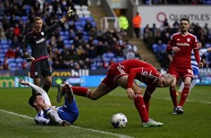 Reading v Cardiff City Collection: Battle for the Ball: Taylor vs. Connolly in Intense Sky Bet Championship Rivalry at Madejski Stadium