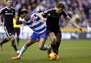 Images Dated 28th December 2015: Battle for the Ball: Williams vs. Tarkowski in the Intense Championship Clash at Madejski Stadium