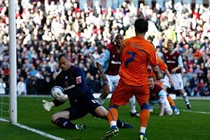 Images Dated 9th May 2009: Championship Playoff Showdown: Burnley vs. Reading - May 9, 2009