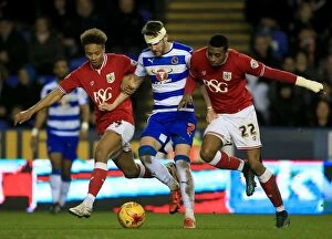 Images Dated 2nd January 2016: Chris Gunter of Reading Goes Head-to-Head with Bobby Reid and Jonathan Kodjia of Bristol City in