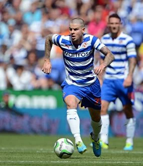 Sky Bet Championship : Reading v Ipswich Town Collection: Clash of the Contenders: Reading FC vs Ipswich Town (2013-14 Sky Bet Championship)